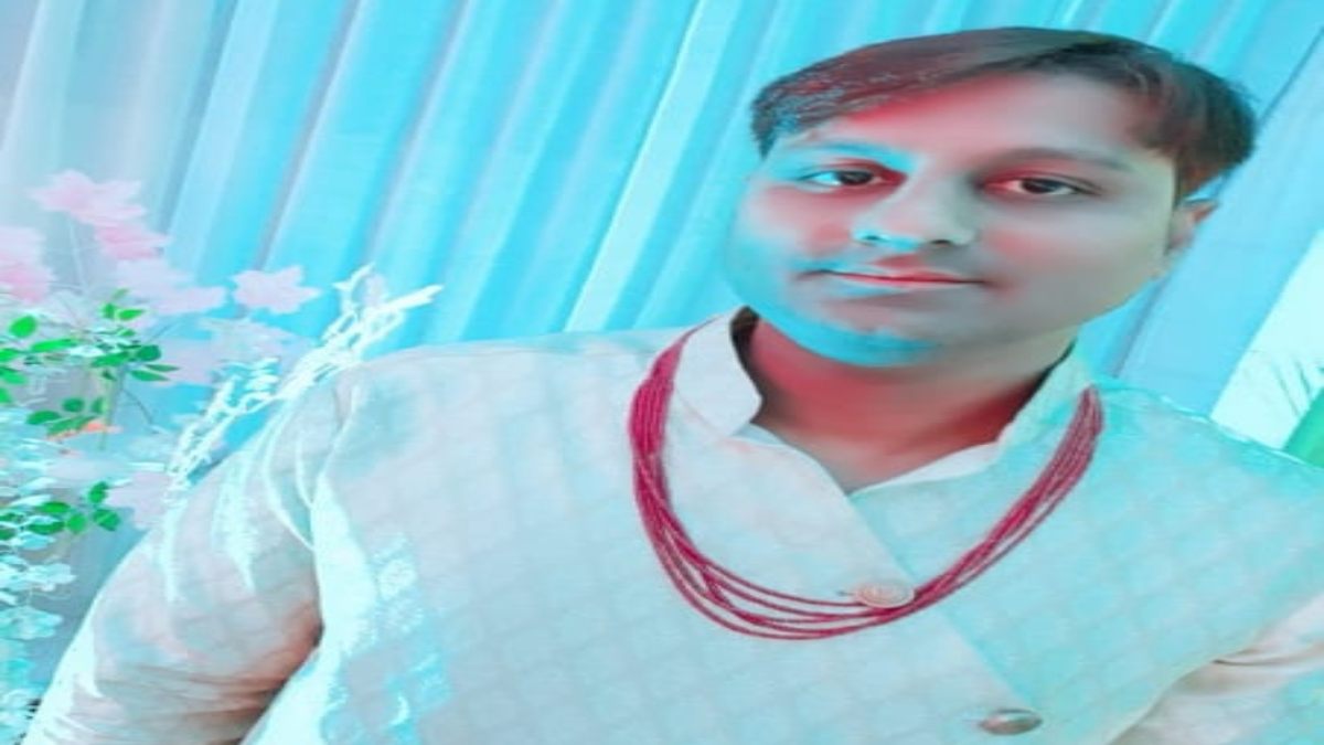 कपड़ा व्यापारी की गला घोंटकर हत्या: कमरे में मिली शराब की बोतल और सिगरेट, डेटिंग ऐप कनेक्शन की आशंका