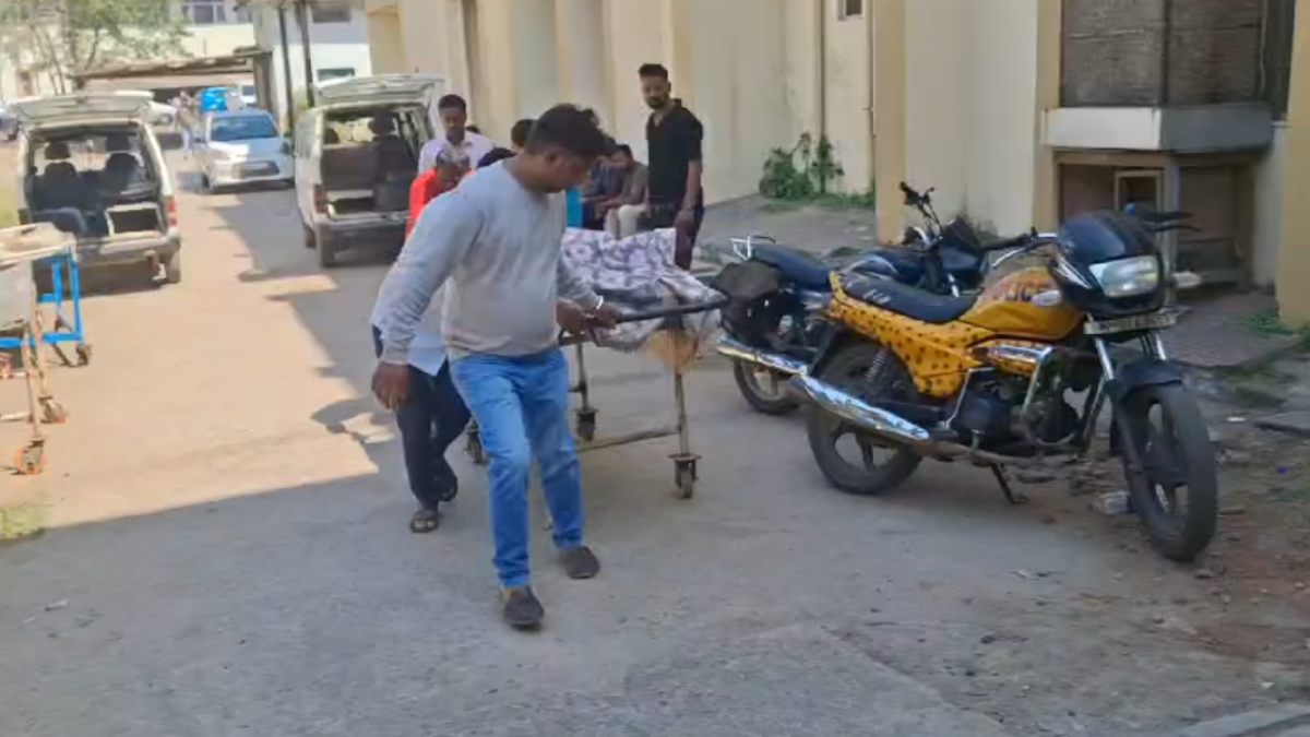 मां-बेटे के सुसाइड से फैली सनसनी: अलग-अलग कमरों में फंदे से लटका मिला शव, जांच में जुटी पुलिस   
