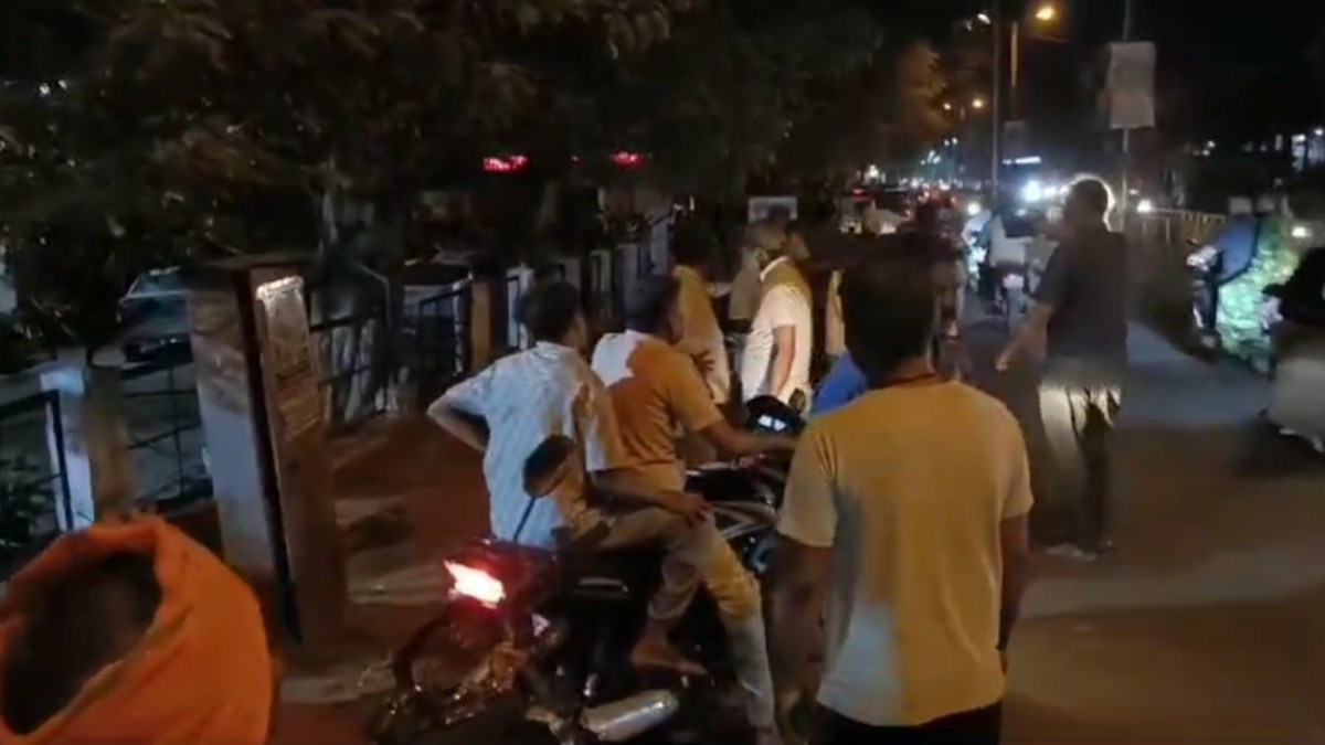 Khandwa में पटवारी की पिटाई: वीडियो बना रहे SDO को भी पीटा, शिकायत लेकर थाने पहुंचा पटवारी संघ