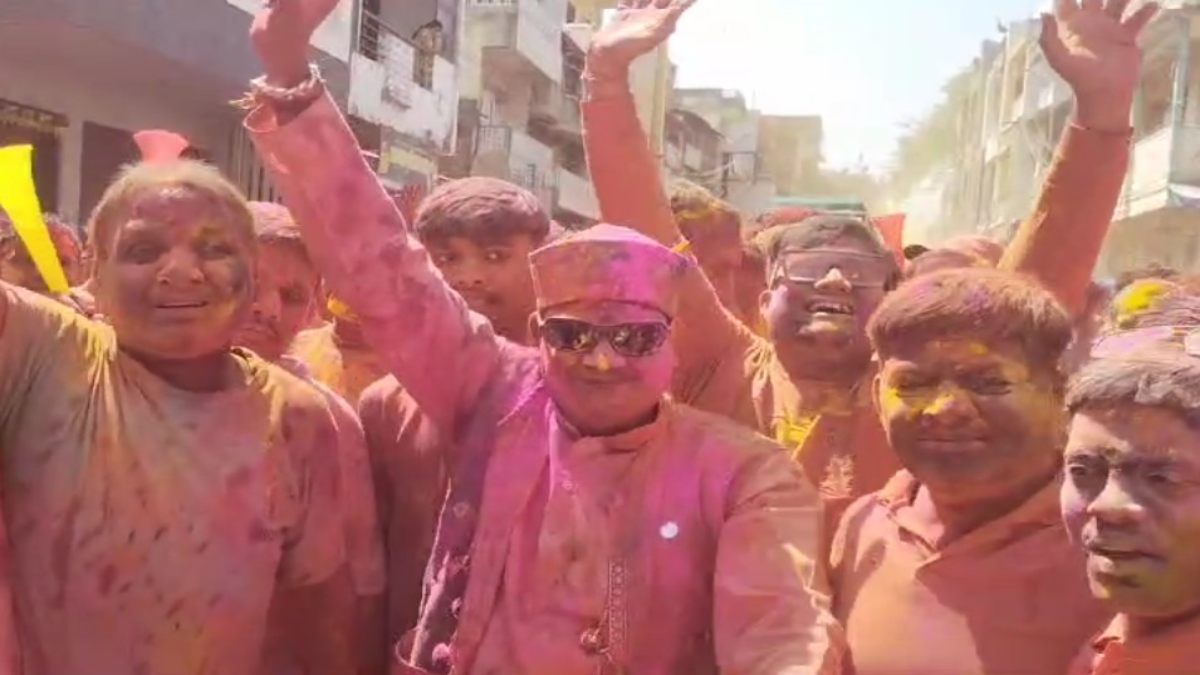रंग पंचमी के रंग में रंगे मंत्री: फाग यात्रा में नागरसिंह चौहान ने किया जोरदार डांस, जमकर उड़ा रंग गुलाल
