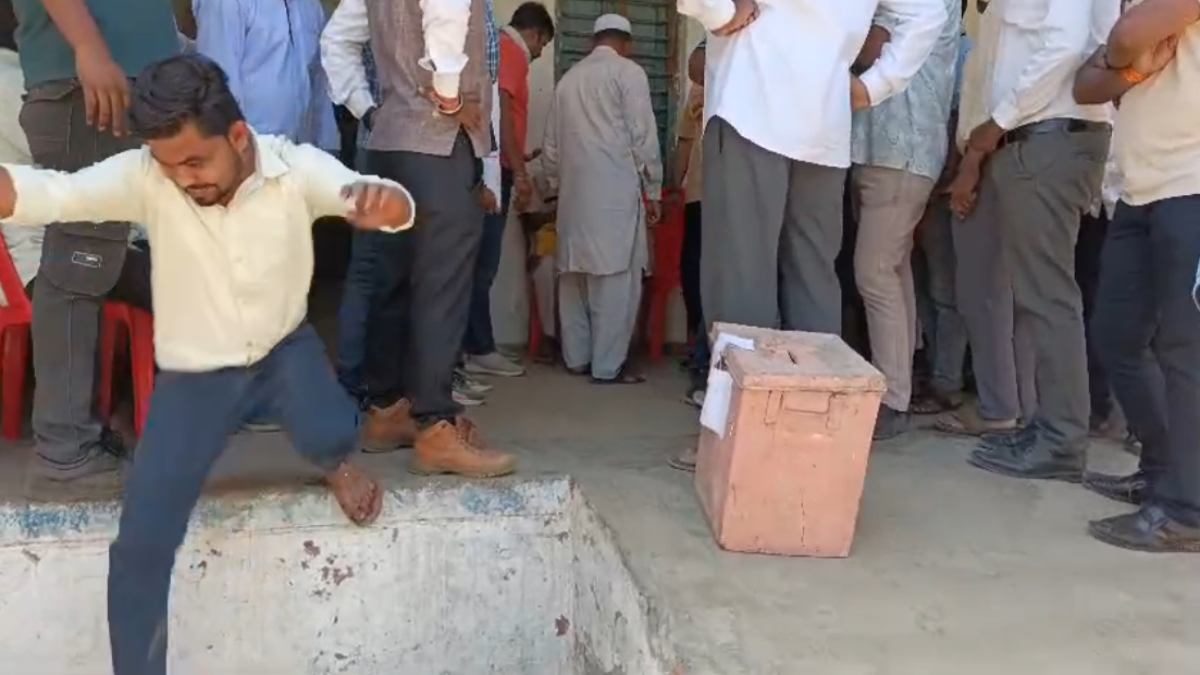 नेपा मिल श्रमिक संघ चुनाव स्थगित: इलेक्शन से पहले हुआ हंगामा, मतदान पेटियों को उठाकर फेंका, अब इस दिन होगी वोटिंग