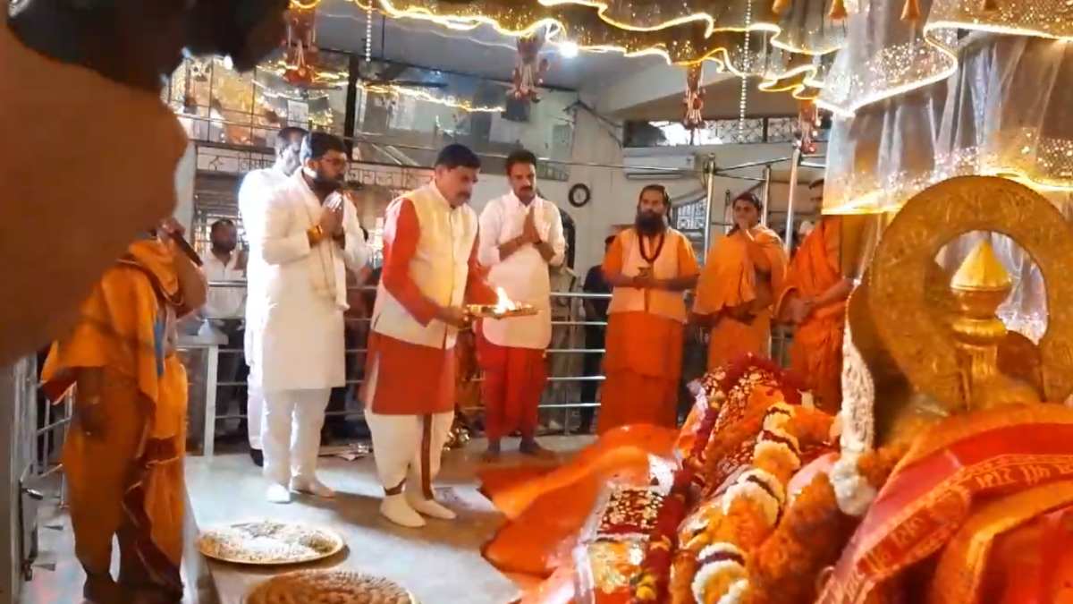 पांढुर्णा में CM डॉ मोहन: चमत्कारिक श्री हनुमान मंदिर जामसावली के किए दर्शन, आनंद धाम आश्रम में भी की पूजा अर्चना