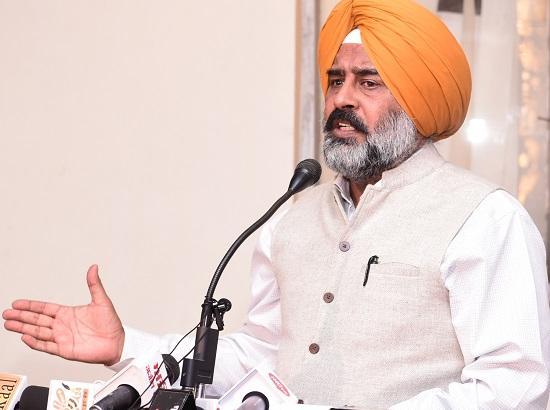 पंजाब विधानसभा में शून्य काल के दौरान कांग्रेस विधायक प्रगट सिंह ने कहा – “दिल्ली से आए अफसर पंजाब कैडर के अफसरों की पावर खत्म करने में लगे हैं”