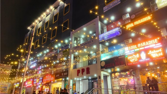 पुलिस से घिरे पंजाब के फेमस मार्केट PPR में चली गोली