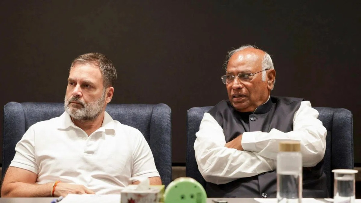 राहुल गांधी का ‘गुरुमंत्र’: कांग्रेस को दोबारा से खड़ा करने में जुटे लोकसभा नेता प्रतिपक्ष, 13 राज्यों से आए 338 जिला अध्यक्षों को बीजेपी से मुकाबला करने का दिया मंत्र