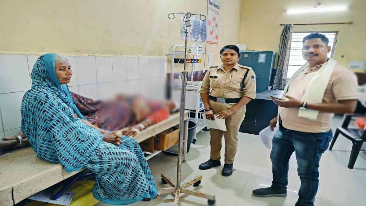खेत में रह रहे बुजुर्ग दंपति से मारपीट: पति की मौत, पत्नी की हालत गंभीर, चोरी करने की नियत से घुसे थे बदमाश