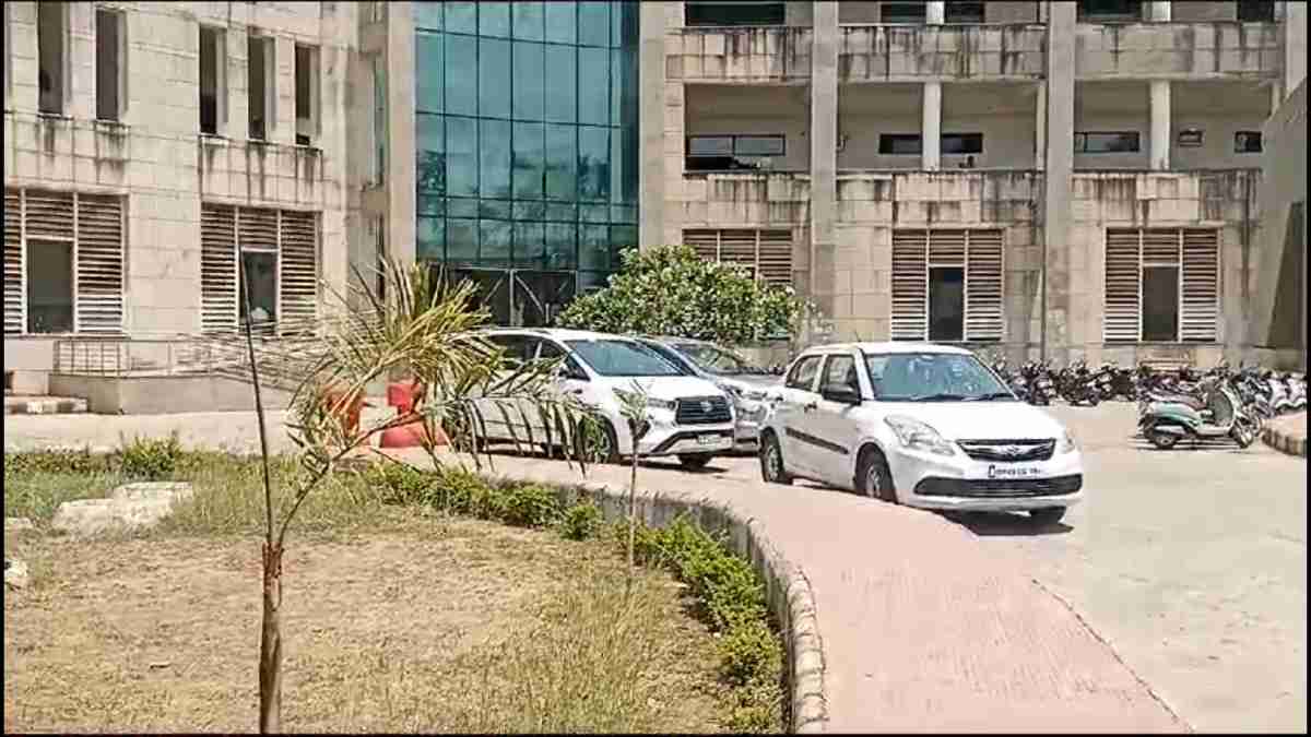 BREAKING: विधायक के खिलाफ गिरफ्तारी वारंट जारी, इस मामले में बढ़ी मुश्किलें