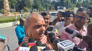 Bihar News: बीजेपी विधायक हरिभूषण ठाकुर बचौल ने तेजस्वी यादव पर बोला हमला, कहा- ‘तेजस्वी के लिए माई बहन योजना का मतलब अपने परिवार से आगे कुछ नहीं है’
