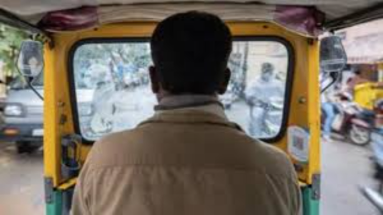 Bihar News: ऑटो ड्राइवर ने महिला सिपाही संग किया ‘कांड’, अब पुलिस कर रही…