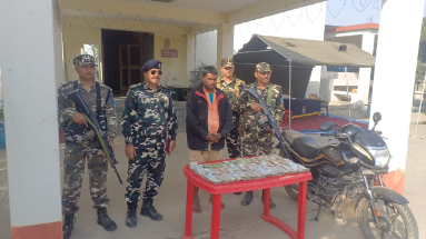 Bihar News: झौरखर बॉर्डर से 25 लाख नेपाली रुपये के साथ युवक धराया, हुंडी कारोबार से जुड़ा है मामला