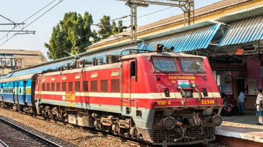 Bihar News: रेलयात्रियों की सुविधा के लिए रेलवे द्वारा निम्नलिखित अतिरिक्त होली स्पेशल ट्रेनों का होगा संचालन, देखें पूरी लिस्ट 