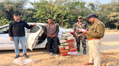 Bihar News: मोतिहारी पुलिस को मिली बड़ी सफलता, लग्जरी कार के साथ 15 लाख रुपये और गांजा समेत तस्कर को पकड़ा