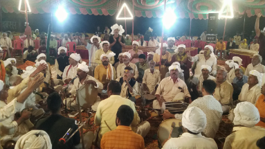 Bihar News: पारंपरिक होली मिलन समारोह में फाग गायन का हुआ महामुकाबला, गीतकार शशि बावला बोले- ‘भोजपुरी हमार माई ह’