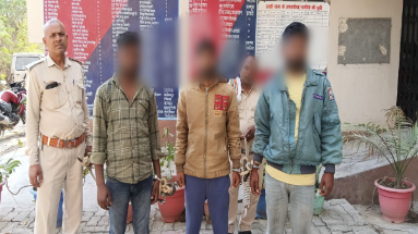 Bihar News: चेकिंग के दौरान 3 युवक हथियार के साथ गिरफ्तार, जांच में जुटी पुलिस