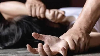 Bihar News: सिपाही ने घर में घुसकर महिला से किया दुष्कर्म, फिर भागने के प्रयास में …