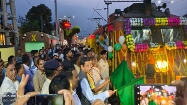 Bihar News: भागलपुर-दानापुर-भागलपुर इंटरसिटी एक्सप्रेस के लिए एलएचबी (LHB) रेक का शुभारंभ
