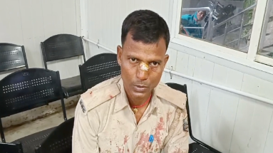 Bihar News: बगहा में पुलिस टीम पर हुआ हमला, महिला समेत कई पुलिस जवान हुए जख्मी 