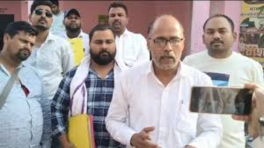 Bihar News: बक्सर में वेंडरों का भुगतान अटका, जिला शिक्षा कार्यालय में हंगामा