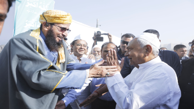 Bihar News: ईद के जश्न में शामिल हुए सीएम नीतीश कुमार, सभी को दी मुबारकबाद