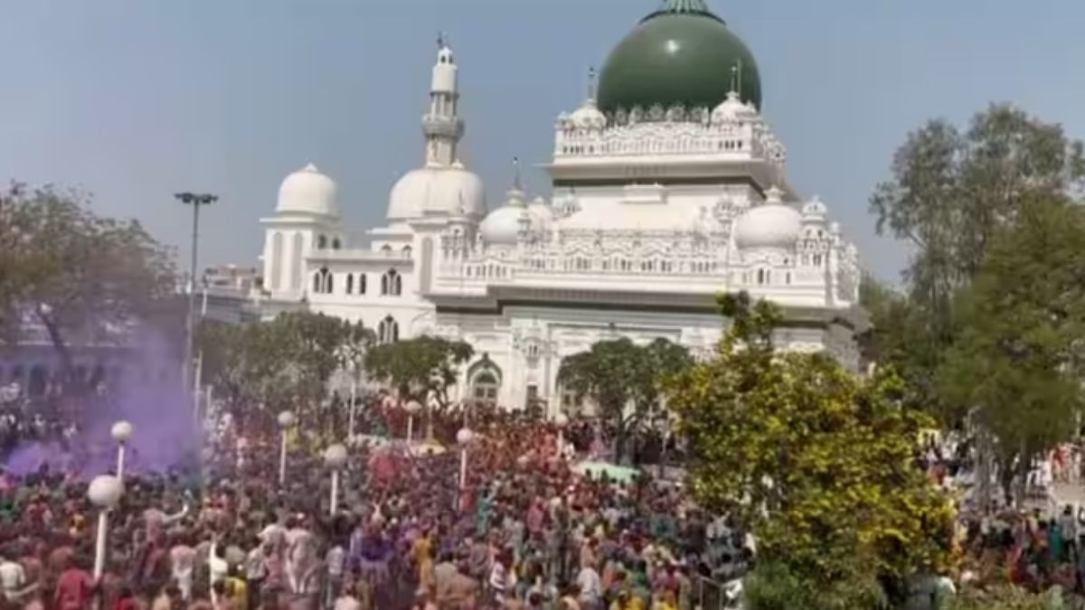 रंगों का कोई मजहब नहीं होता… UP की इस दरगाह में जमकर उड़े रंग-गुलाल, हिंदू-मुस्लिम ने मिलकर खेली