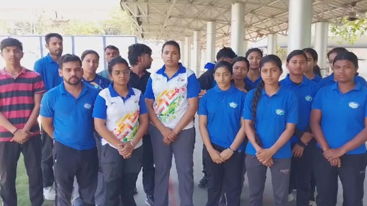 MP Archery Academy: एक साथ सामूहिक इस्तीफा देने पहुंचे तीरंदाजी के खिलाड़ी, खेल अधिकारी पर लगाए मानसिक प्रताड़ना के आरोप 