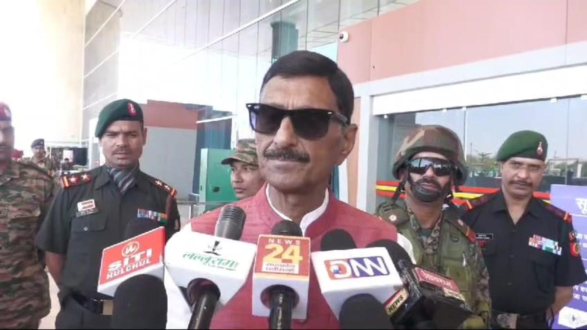 केंद्रीय रक्षा राज्यमंत्री ने गुरुद्वारे में टेका माथा: सुनीता विलियम्स की वापसी पर बोले- बेटियां हर क्षेत्र में आगे, यह नए भारत की ताकत, औरंगजेब विवाद पर कही ये बात