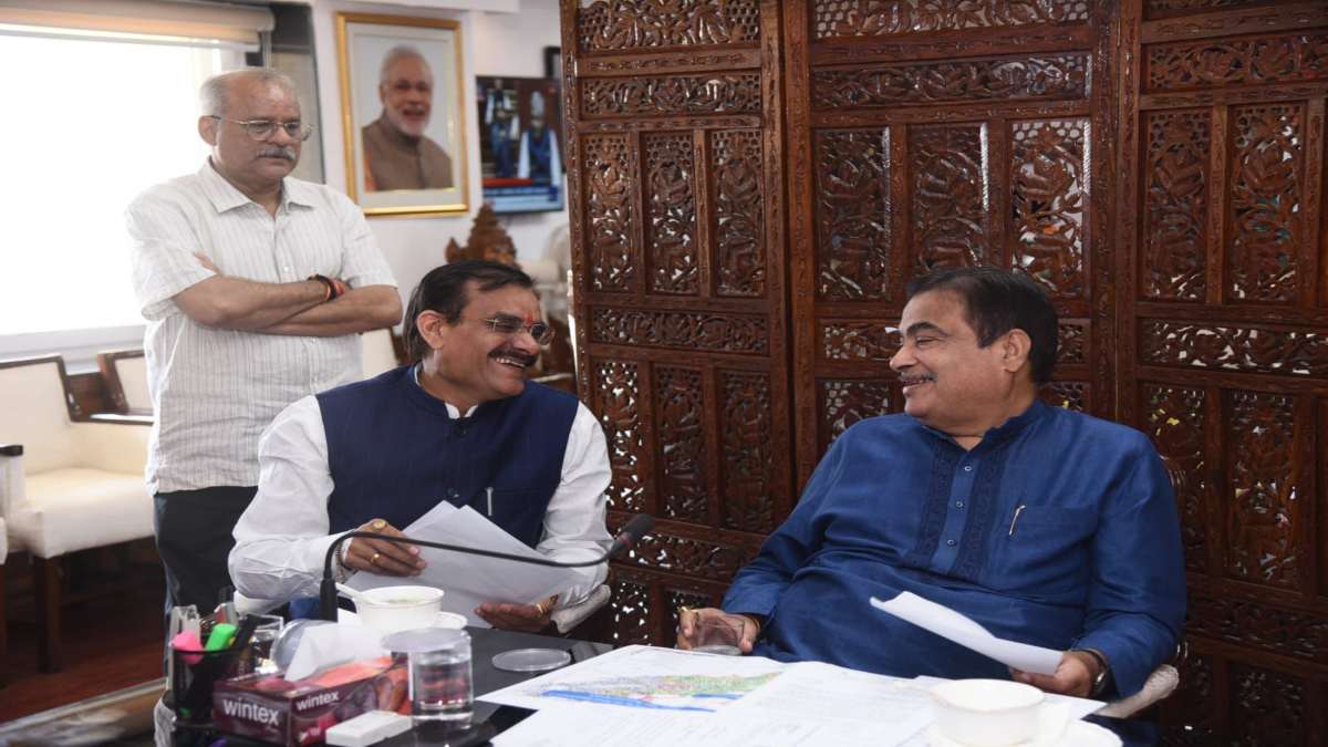 दिल्ली पहुंचे खजुराहो सांसद वीडी शर्मा: केंद्रीय परिवहन मंत्री गडकरी से की मुलाकात, मध्यप्रदेश के लिए की ये मांग