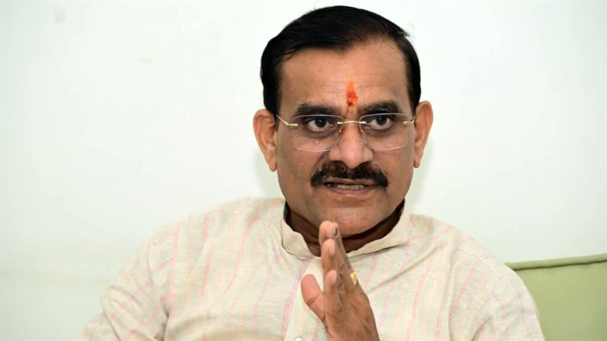 ‘यह देश बाबर का नहीं रघुवर का है’ VD शर्मा ने धीरेंद्र शास्त्री के बयान का किया समर्थन, माधव टाइगर रिजर्व को लेकर CM डॉ मोहन को दी बधाई, महू की घटना को लेकर कही ये बात