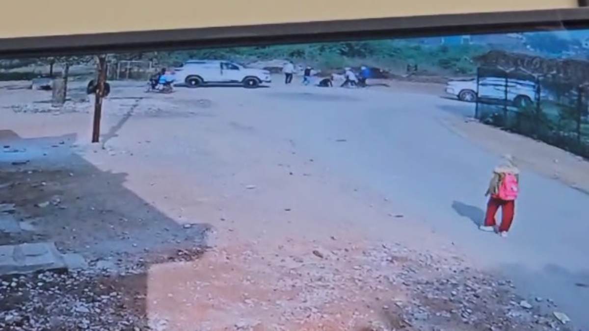 प्रॉपर्टी डीलर पर हमले का CCTV फुटेज आया सामने, एक दर्जन से ज्यादा बदमाशों ने लाठी-डंडे से की थी मारपीट