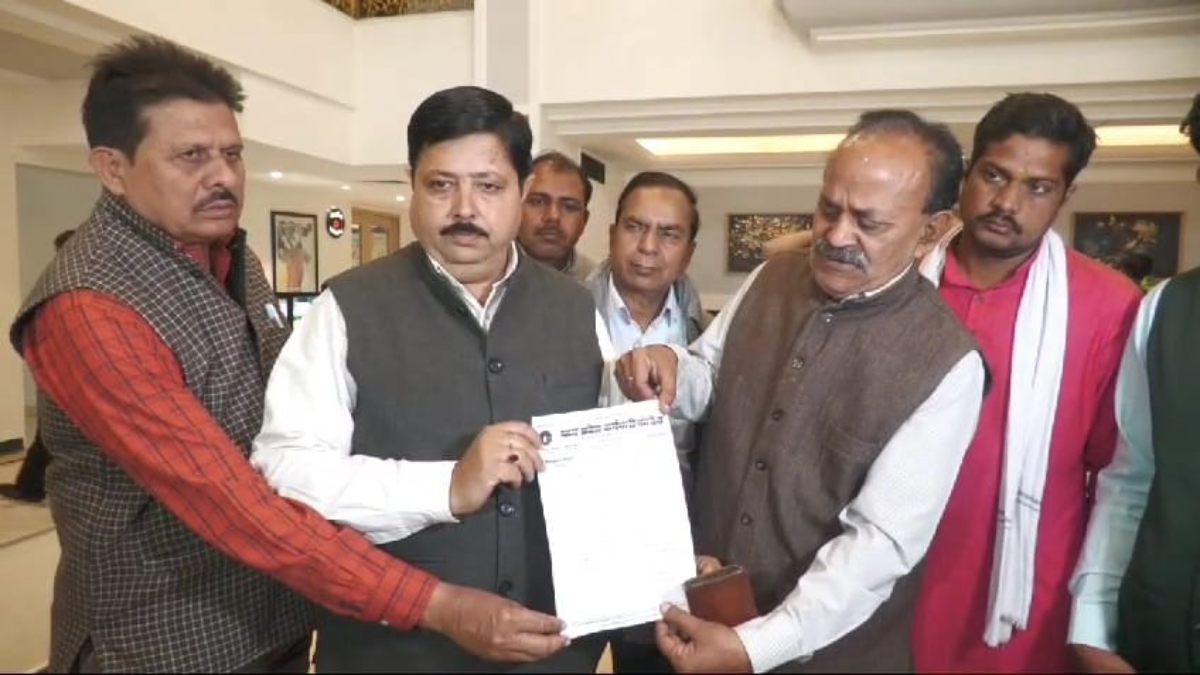 बड़ी खबरः प्रदेश के साढ़े चार लाख से ज्यादा कर्मचारी अनिश्चितकालीन काम बंद हड़ताल की तैयारी में, ठप हो सकती है शासन की व्यवस्थाएं