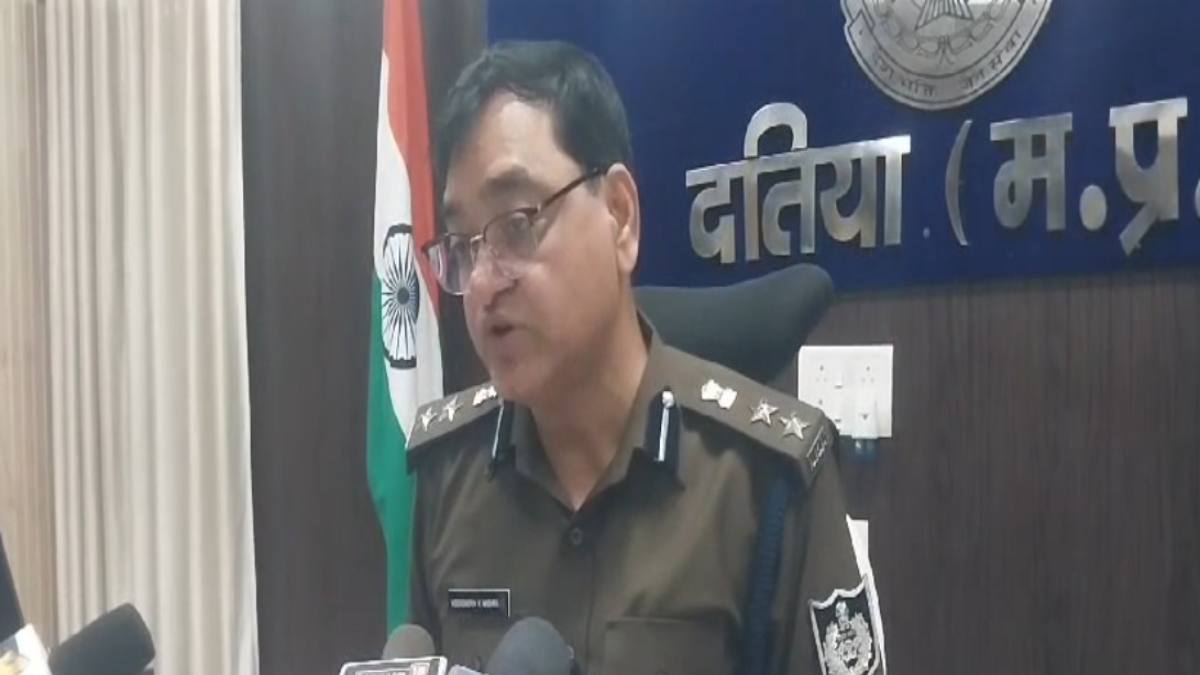 18 लाख की लूट का भंडाफोड़: पुलिस ने चार आरोपी को किया गिरफ्तार, फरार दो आरोपी की तलाश जारी, बंदूक के दम पर सराफा व्यापारी से लूटे थे सोने-चांदी के जेवरात