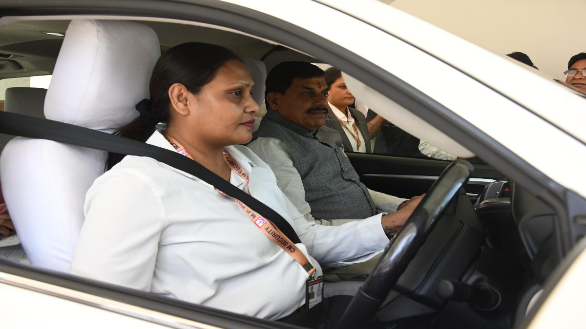 International Women’s Day: अनूठी पहल, CM मोहन की सुरक्षा व्यवस्था और काफिले की कमान महिलाओं ने संभाली, महिला लोको पायलट ट्रेन लेकर हुई रवाना