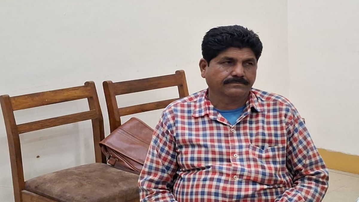 पीएम आवास योजना में भ्रष्टाचारः पंचर की दुकान में रिश्वत की दूसरी किस्त पांच हजार लेते सरपंच गिरफ्तार