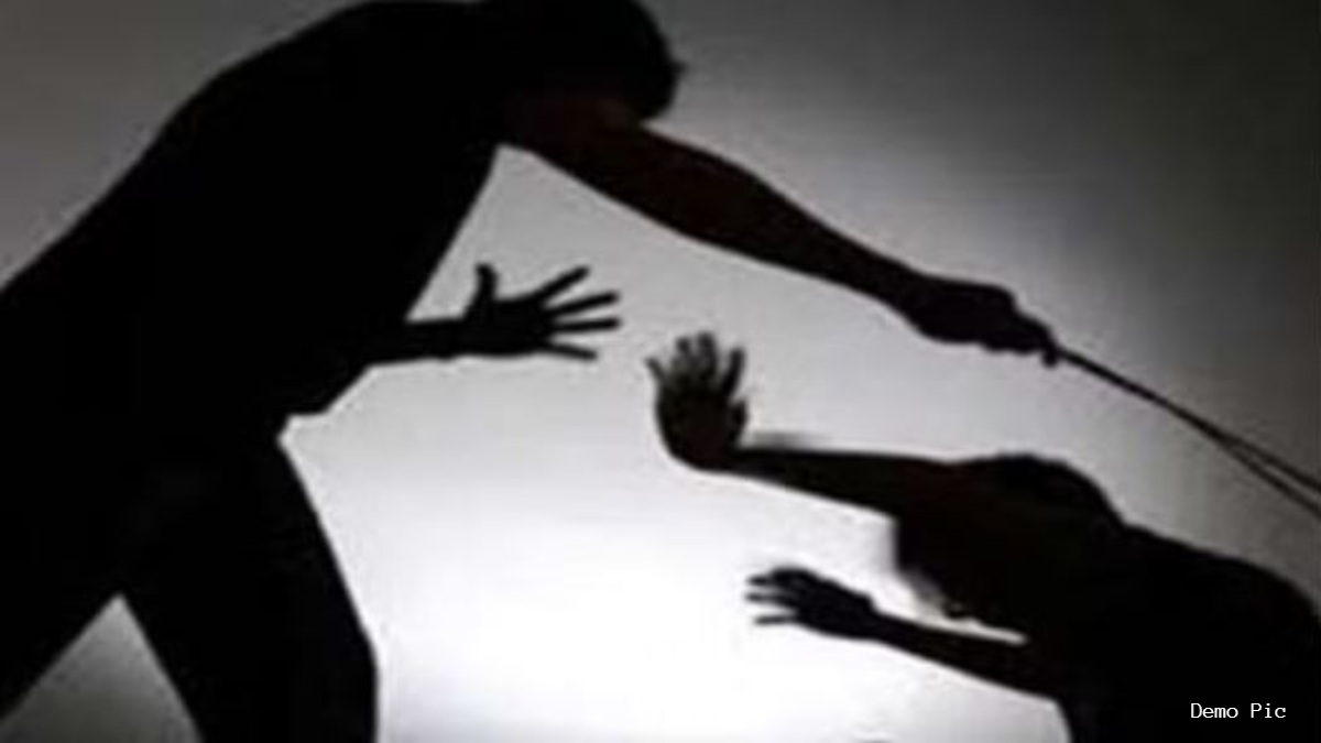 स्कूलों में छात्रों की पिटाई नहीं कर सकेंगे टीचर: पीटने या शारीरिक प्रताड़ना देने पर होगी कानूनी कार्रवाई, शिक्षा विभाग ने जारी किया आदेश