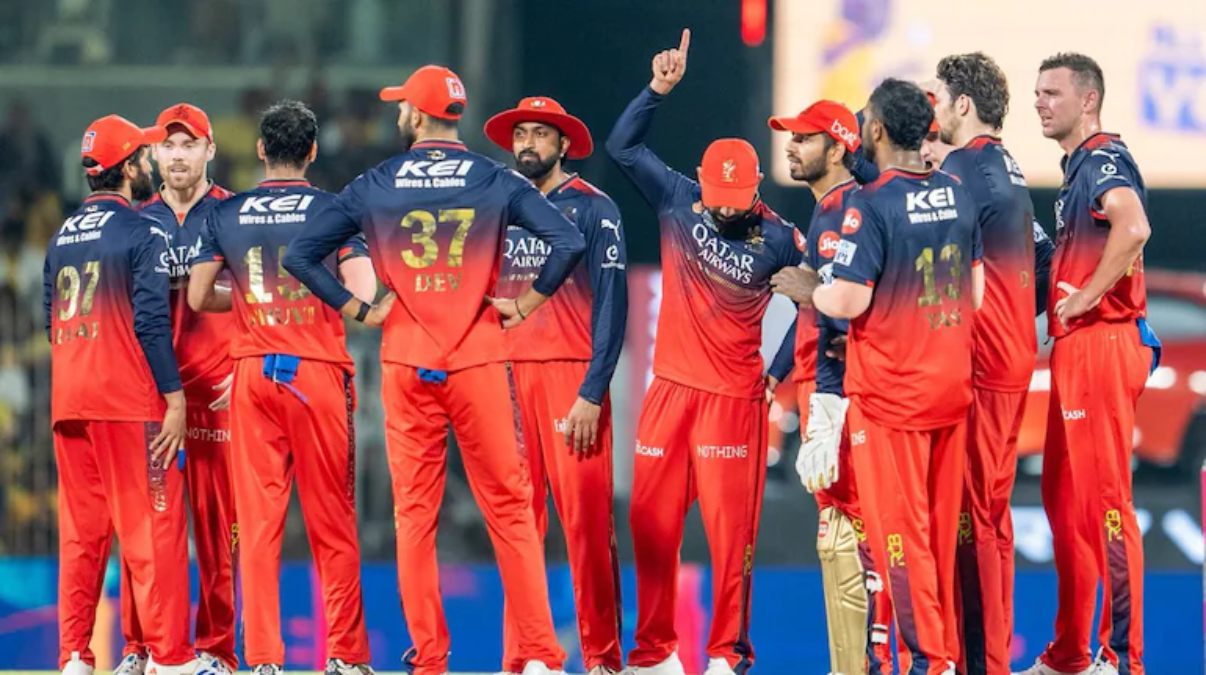 IPL 2025: 15 साल लंबा इंतजार हुआ खत्म! इस खिलाड़ी ने 238 मैचों बाद RCB के लिए झटका विकेट