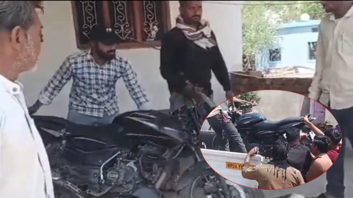 बिजली कंपनी की दादागिरी: बिल जमा होने के बाद भी उठा ले गए किसान की बाइक, वीडियो वायरल कर CM से लगाई न्याय की गुहार