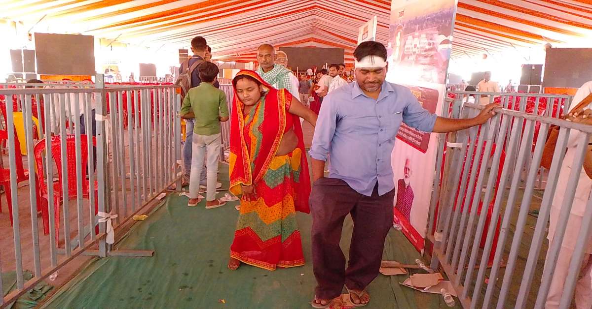 दिव्यांग दंपत्ति से मारपीट : न्याय दिलाने के बजाय मूकदर्शक बनी रही पुलिस, पीड़ित बोले- जबरन हवालात में बंद करके रखा