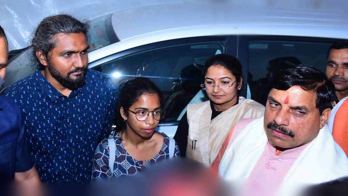 घायल कुंभ यात्री को एयर लिफ्ट से पहुंचाया जाएगा हैदराबाद, CM डॉ मोहन और राज्यमंत्री ने की मदद, दी एयर एंबुलेंस की सुविधा
