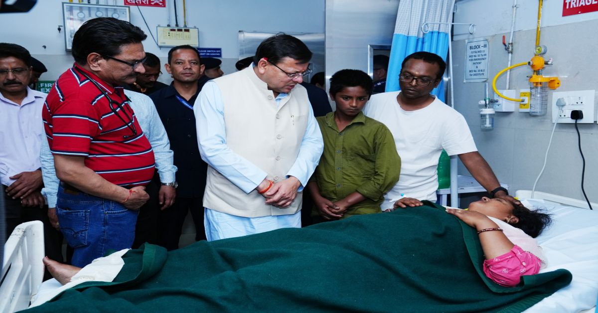 राजकीय कोरोनेशन अस्पताल पहुंचे CM धामी, फूड प्वाइजनिंग से बीमार लोगों का जाना हालचाल, बोले- मरीजों को किसी प्रकार की असुविधा न हो