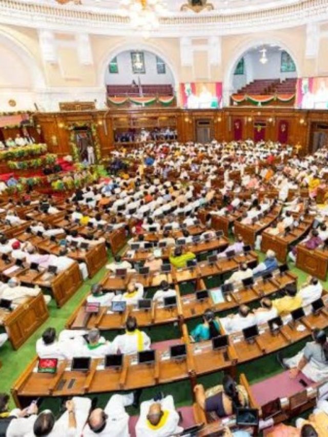 यूपी विधानसभा: किसकी सीट के पास थूका गया पान मसाला? देखिये वीडियो…