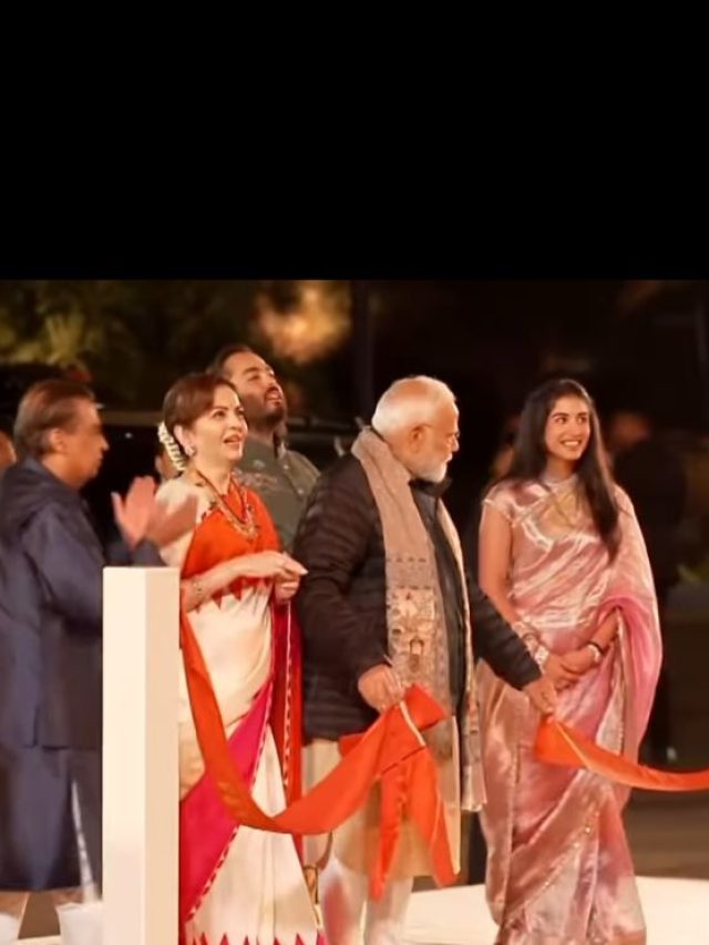 गुलाबी साड़ी, गले में मंगलसूत्र, देसी लुक में खूबसूरत लगीं छोटी बहू राधिका मर्चेंट