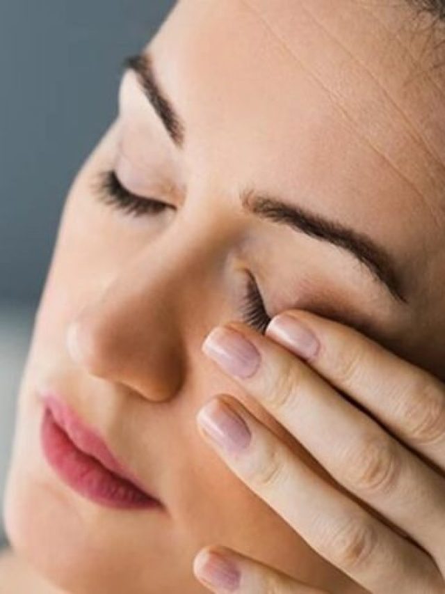 क्या वाकई शुभ-अशुभ से जुड़ा है आंख फड़कने का कनेक्शन?