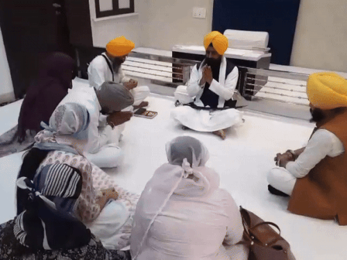 बजिंदर दुष्कर्म मामला : पीड़िताओं ने जत्थेदार से मुलाकात कर मांगा समर्थन
