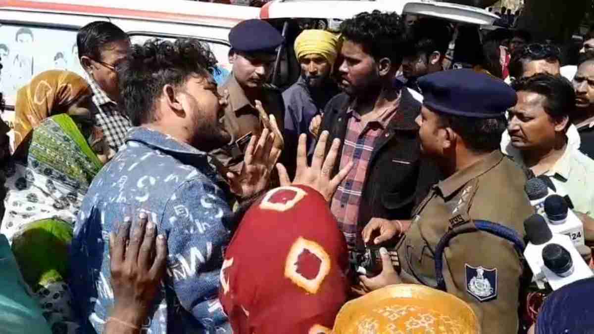 लापता महिला की मिली लाश: परिजनों ने SSP ऑफिस के सामने किया प्रदर्शन, मौत से पहले शख्स ने की थी ऐसी हरकत