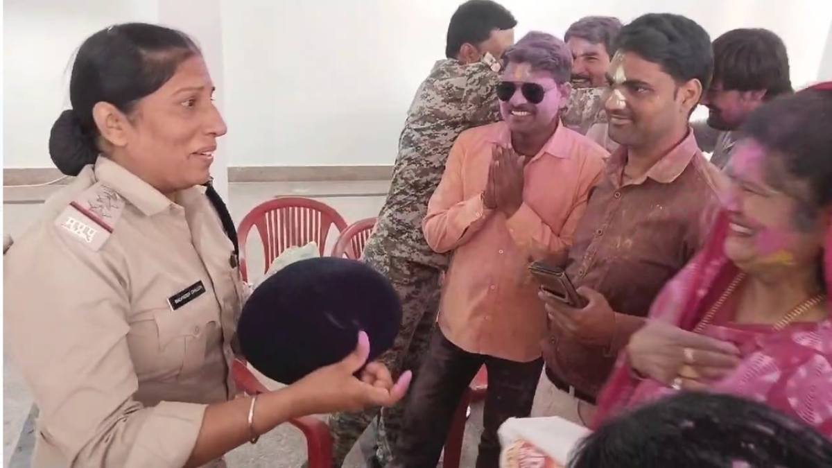 ‘तुम मेरी छोटी बहन जैसी हो’…, ऐसा क्या किया इमरती देवी ने की सहम गई महिला TI, Video वायरल