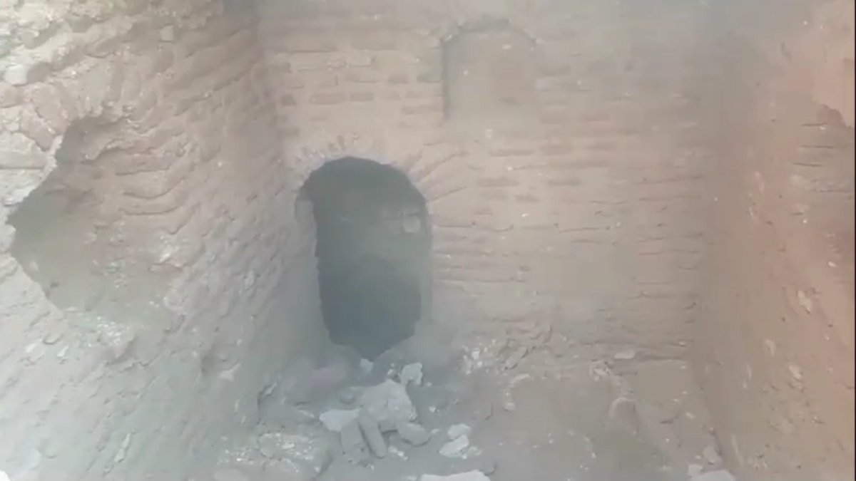 खुदाई में मिला प्राचीन कमरा और गुप्त रास्ताः जमीन मालिक बोले- अनाज संग्रहण का पुराना कमरा, पार्षद ने कहा- कई राज दफन, सच्चाई सामने आना चाहिए