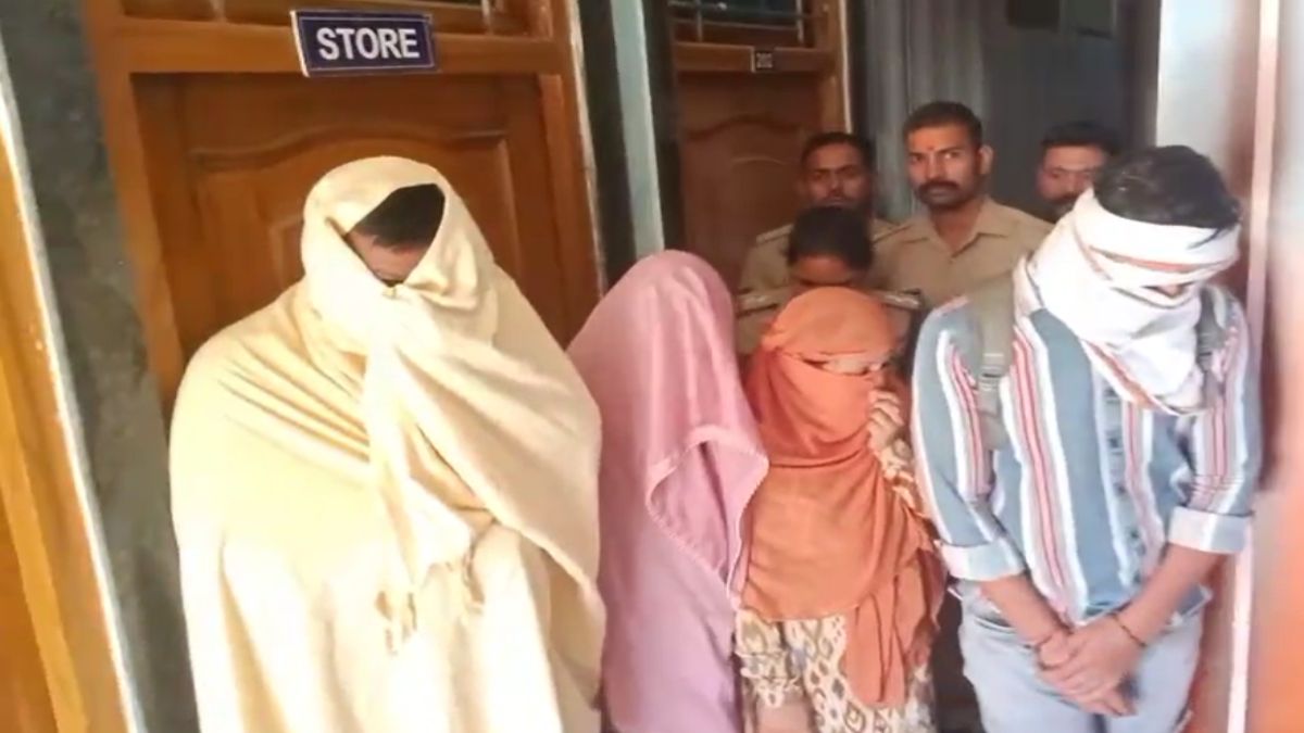 ग्रेट गेलेक्सी होटल में देह व्यापार का भंडाफोड़ः पुलिस पहुंची तो तीन युवक- तीन युवतियां संदिग्ध हालत में मिले