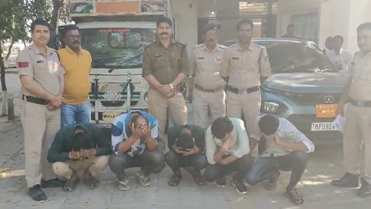 इलेक्ट्रानिक तौल कांटा में चिप लगाकर धोखाधड़ी: गैंग के पांच आरोपी गिरफ्तार, चिप, रिमोट कंट्रोल, गैजेट जब्त