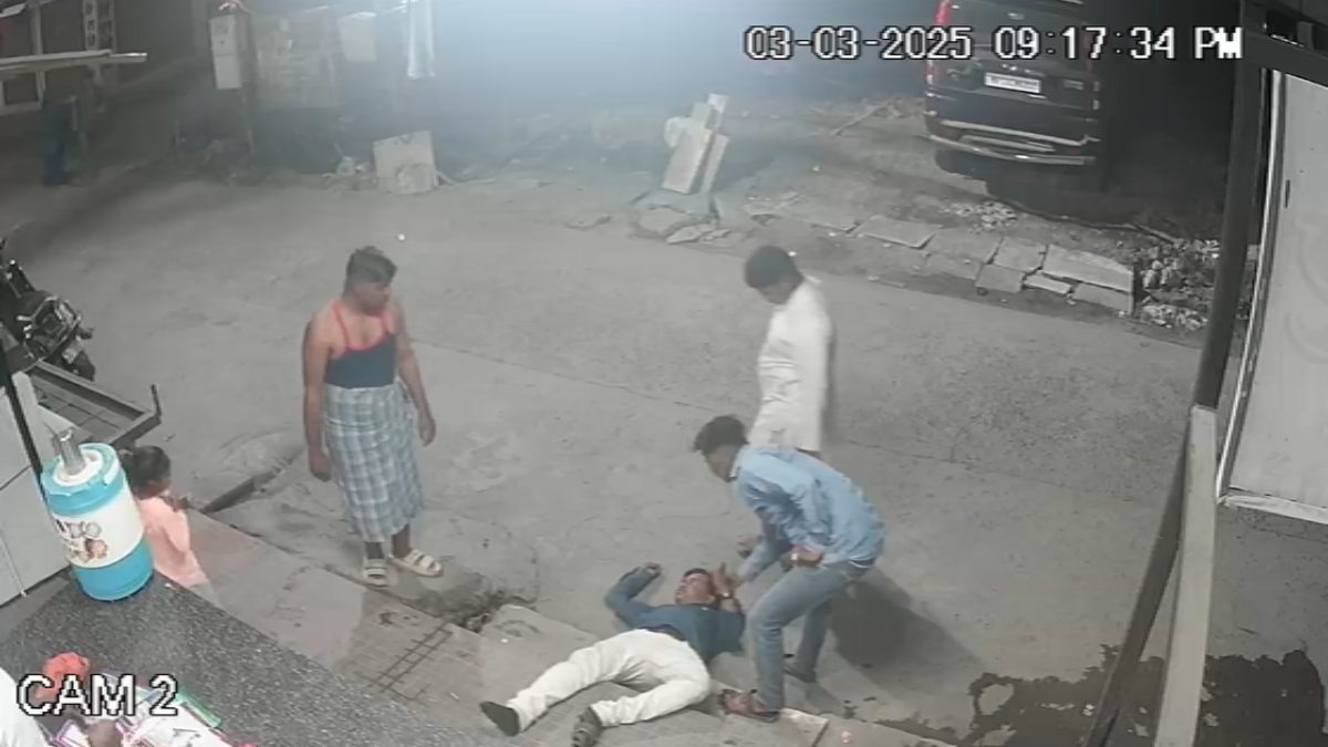 मौत का LIVE VIDEO: कार्डियक अरेस्ट से गई युवक की जान, बेटी के साथ दूध खरीदने गया था डेयरी