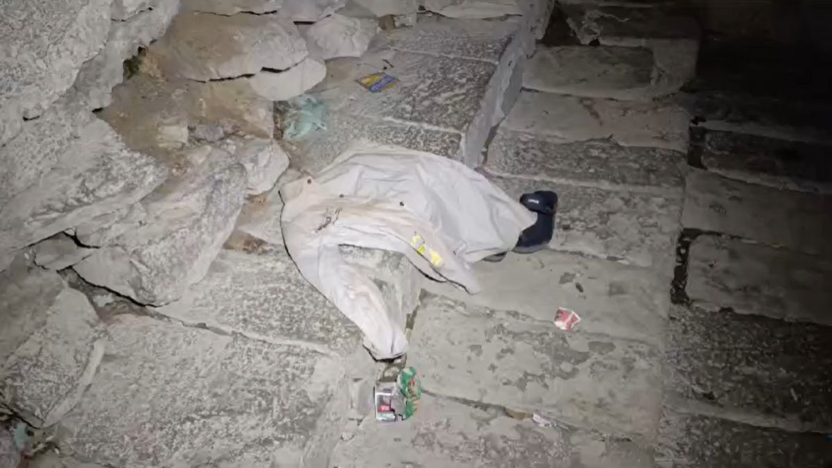 दर्दनाक हादसाः तालाब में नहाने गए दो छात्र डूबे, मौके पर मिले बच्चों के कपड़े, जूते और पैसे, एक शव बरामद, रेस्क्यू जारी